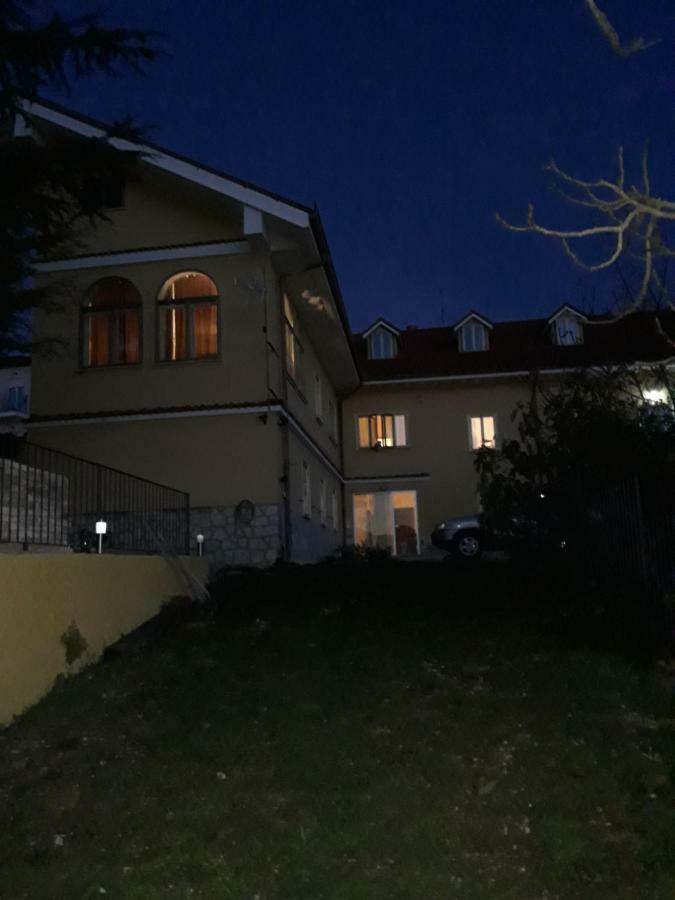 Villa Immersa Nel Verde L'Aquila Eksteriør billede